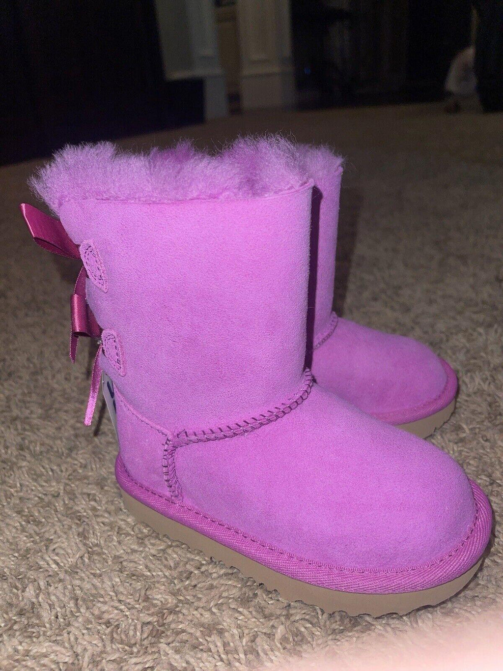 UGG Girl's Toddler Bailey Bow Suede Shearling Boots Size 6