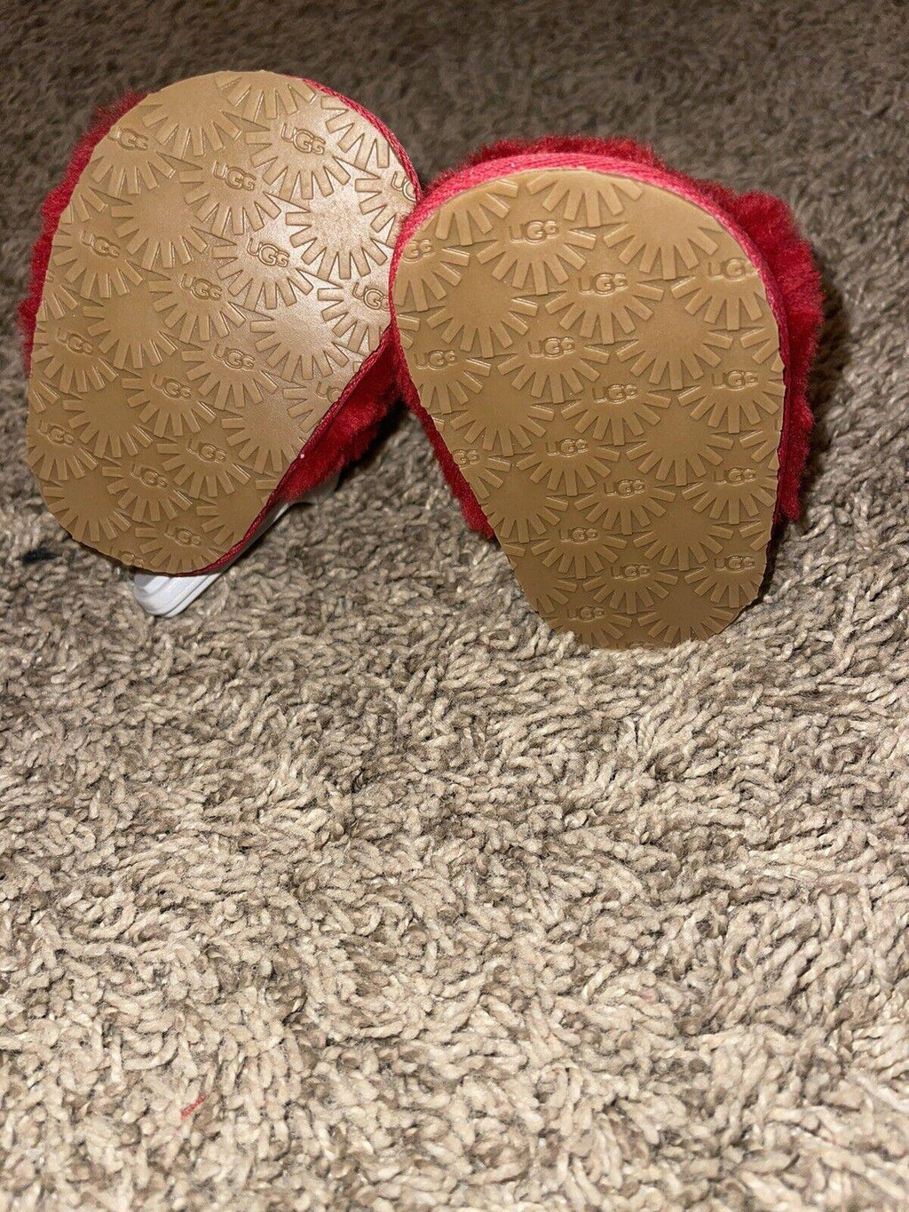 4/5 12-18 MOS UGG BIXBEE & LOVEY SAMBA RED BOOTIES & BLANKET