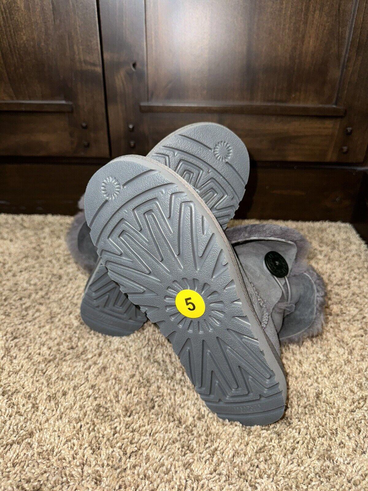 NEW! UGG Women Bailey Button II Boots Sz 5 1016226 NWOB