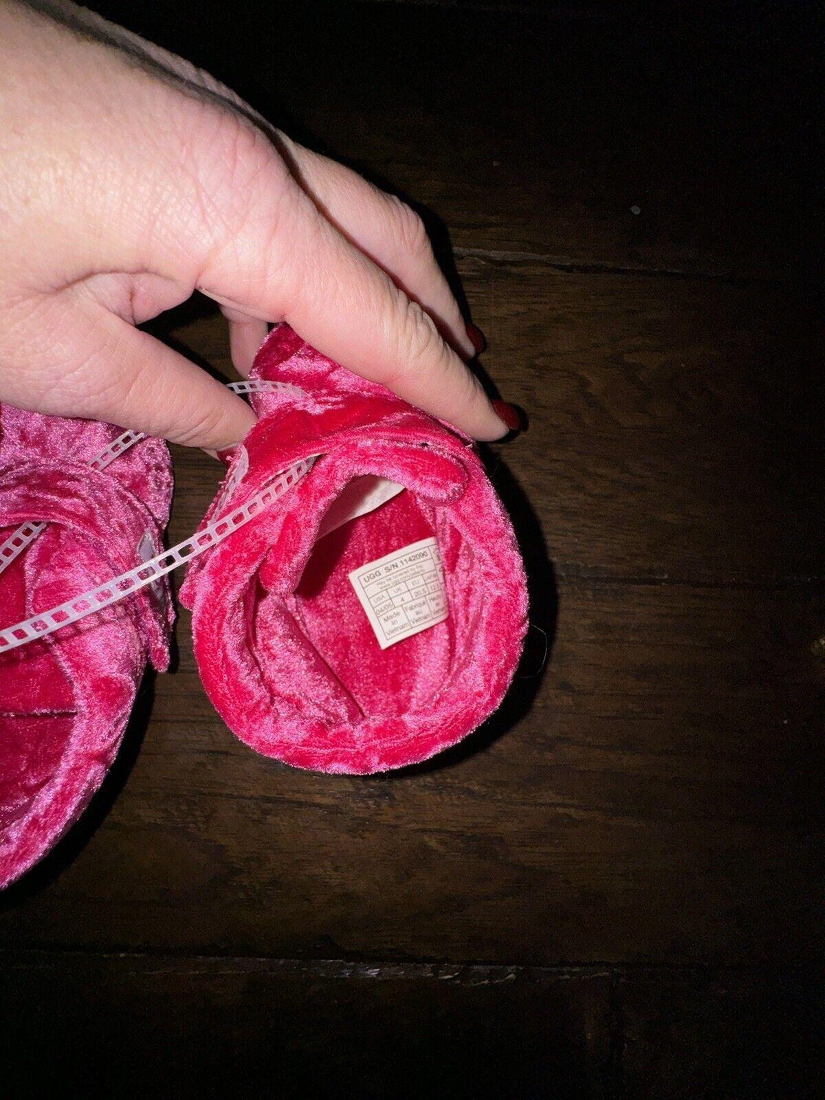 UGG BABY SIZE 0/1 OR 04/05 INFANT RASPBERRY SORBET BOOTIE