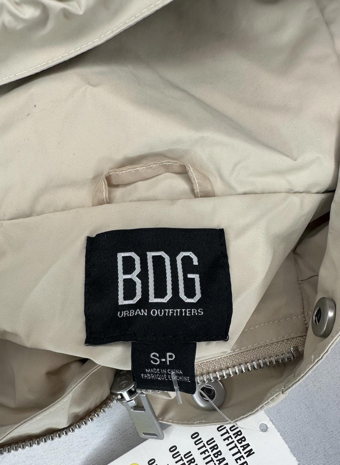NWT Urban Outfitters BDG Casey Cropped Windbreaker Jacket Ivory S Sold out!