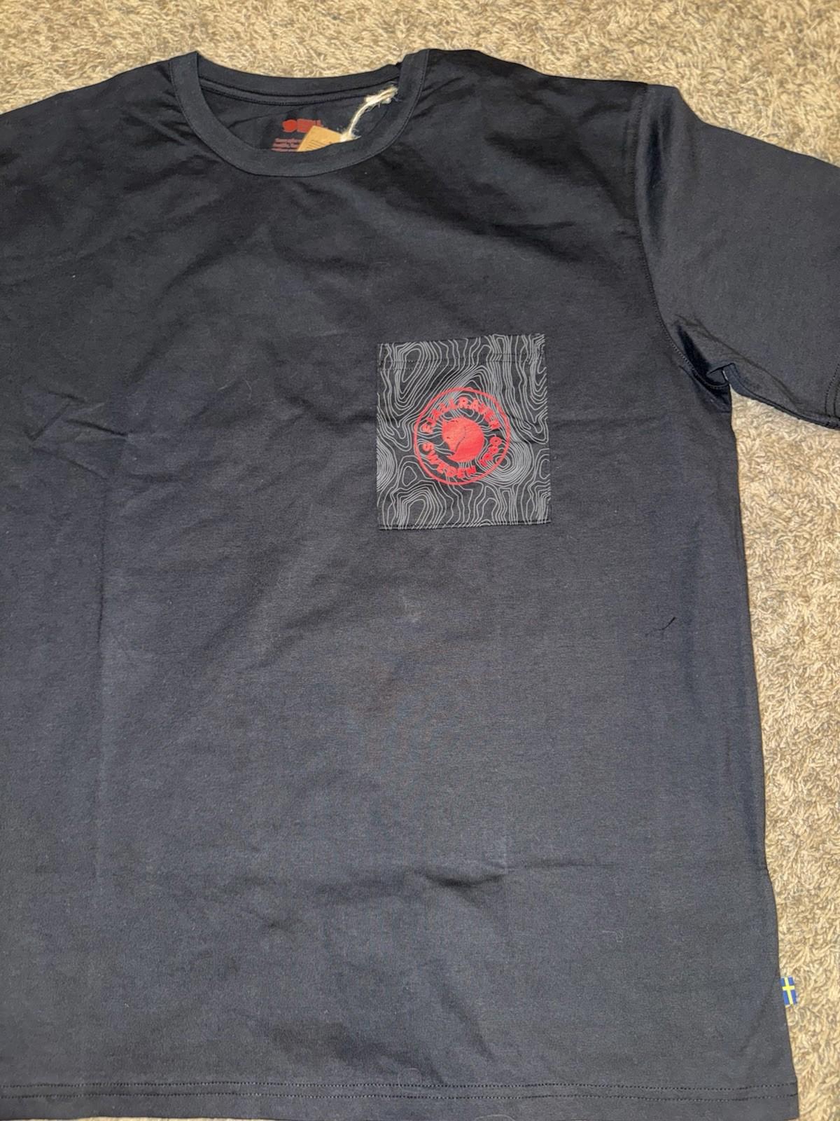 NEW! Limited Edition, RARE ￼Fjallraven Logo Pocket T-Shirt Black medium NEW