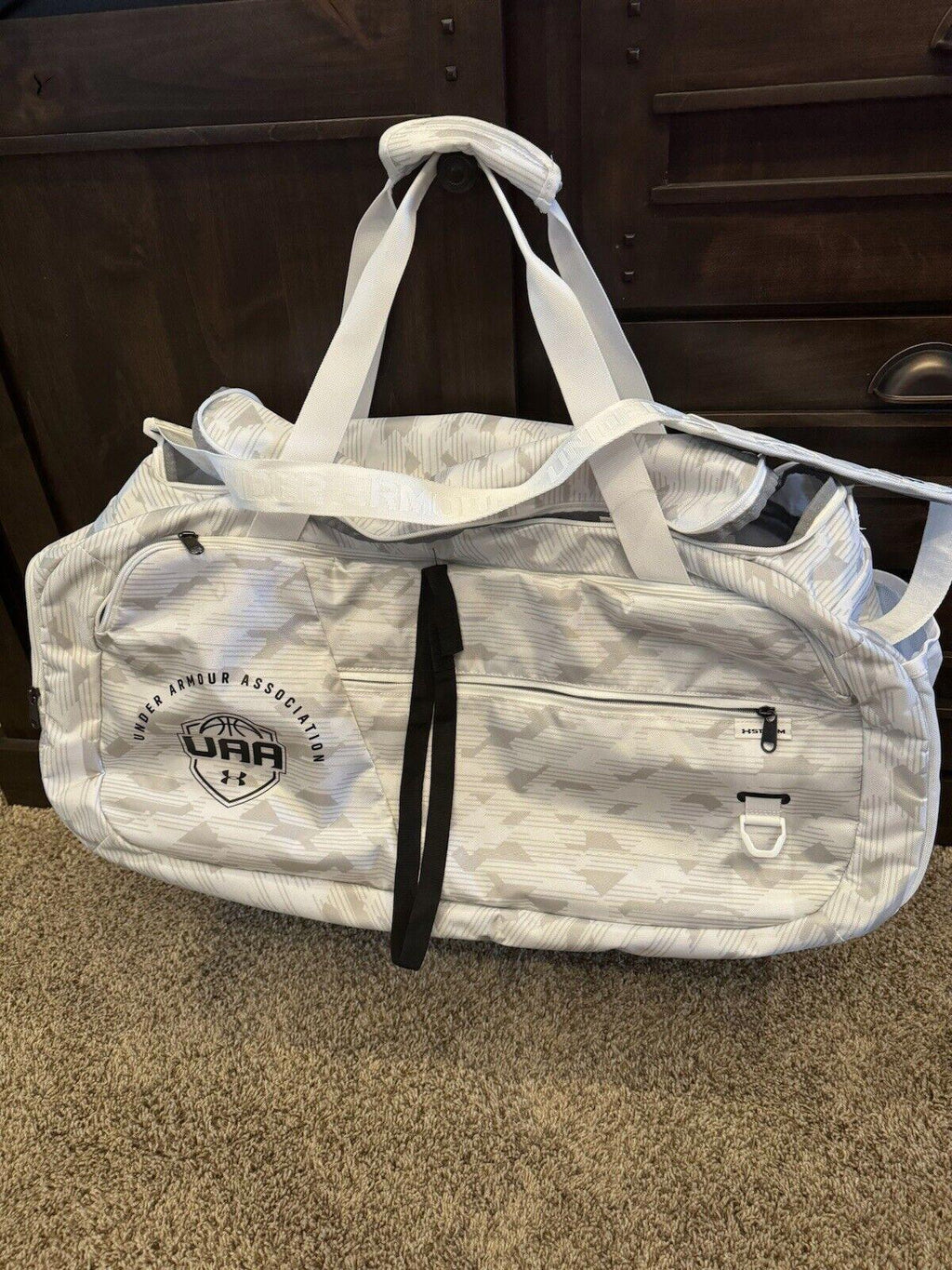 Under Armour Association UAA Basketball Duffle Bag w Pockets