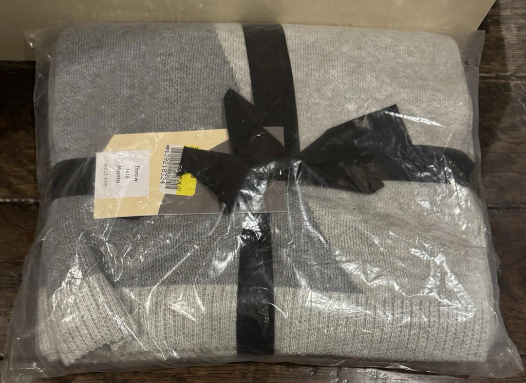 New WEST ELM NEW UNTOUCHED JETE MANTA THROW Brook 50x60
