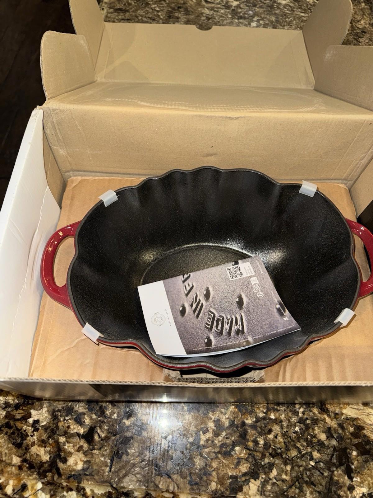 STAUB Cast Iron Tomato Cocotte Dutch Oven RED New With Box 2.9L RED