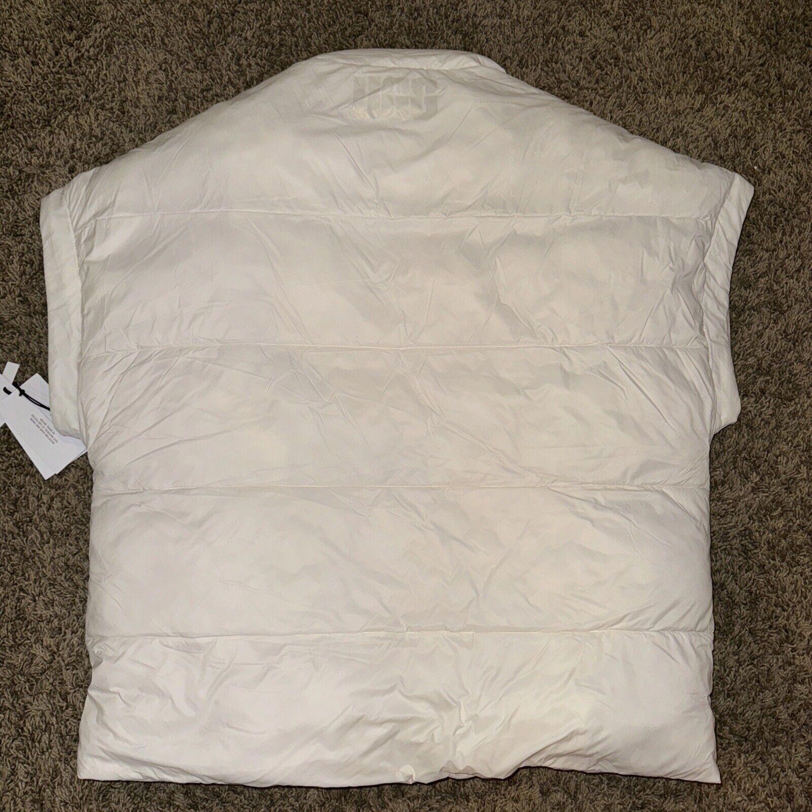 UGG Womens Sydnee Reversible Puffer Vest White/Cream Size-L