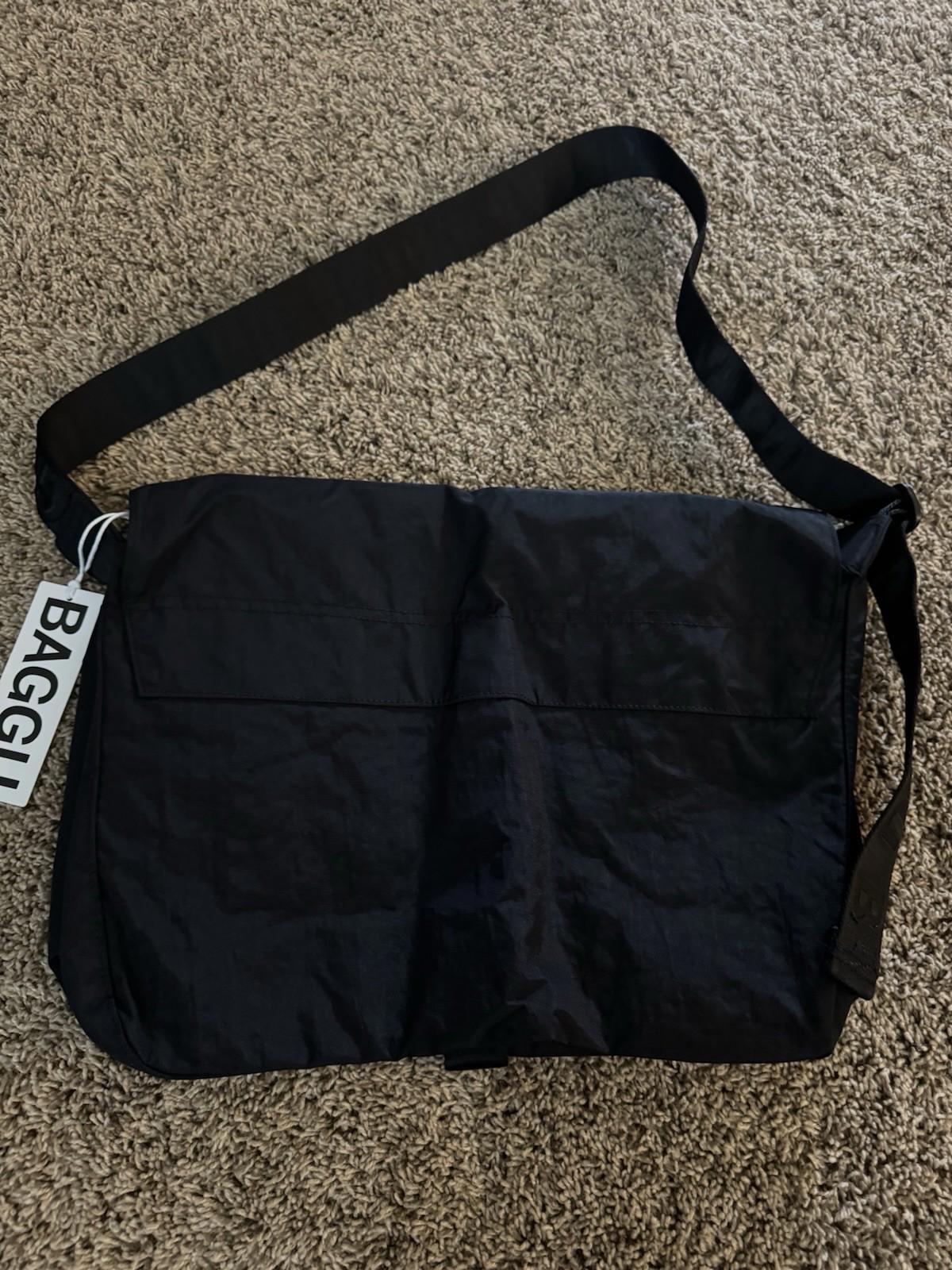 NWT BAGGU Black Messenger Bag: NEW! Sold out online!