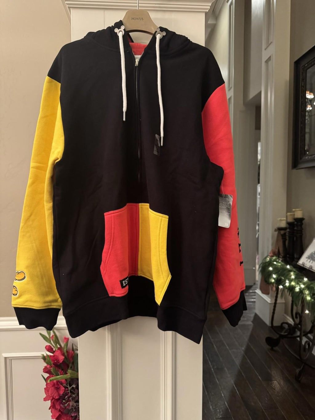 NEW! Disney Mickey Mouse ''Best of Mickey'' Zip Hoodie for Adults. Large NWT