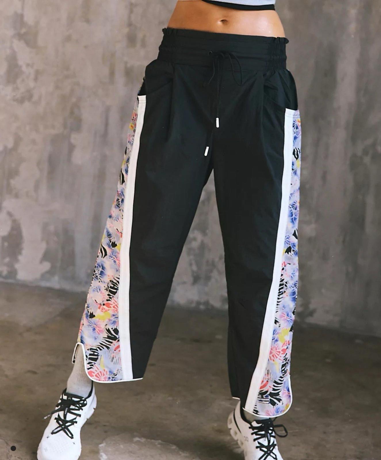 FP Movement Champ Is Here Printed Pants Black Floral Womens XS Track Pants NEW!