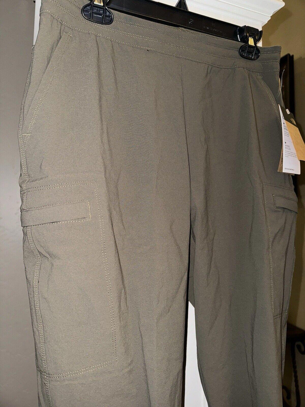 NWT The North Face Women Taupe Green Laterra Jogger Pants MD
