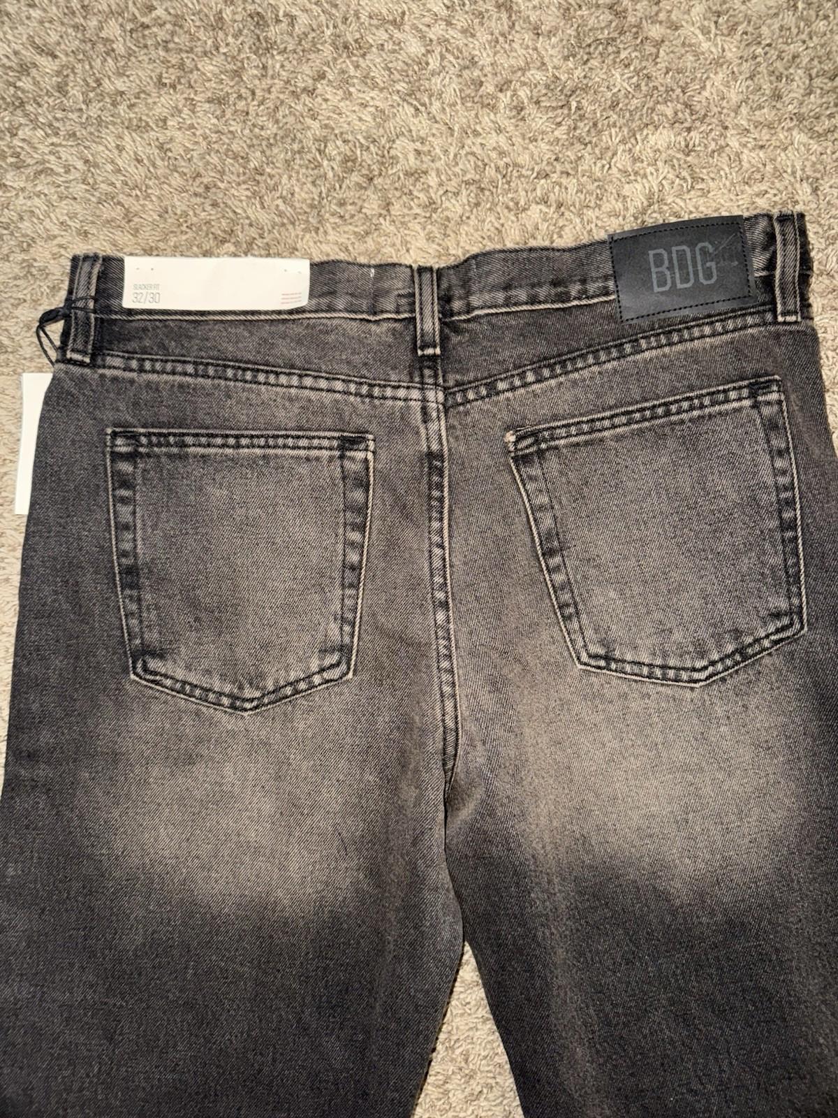 NEW URBAN OUTFITTERS BDG Slacker Relaxed Flared Jean Size 32/30 NWT