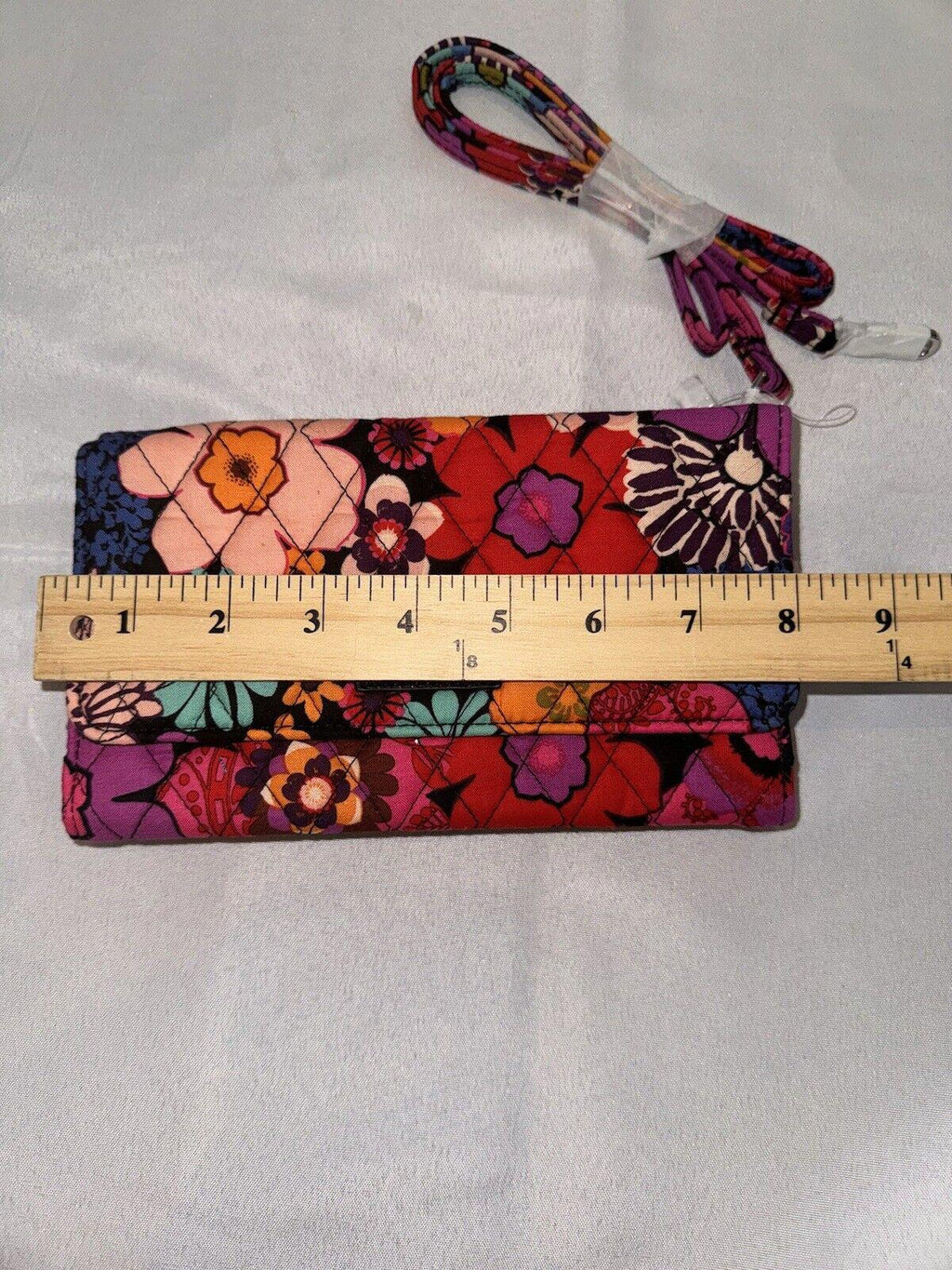 VERA BRADLEY RETIRED FLORAL FIESTA CROSSBODY WALLET Retired