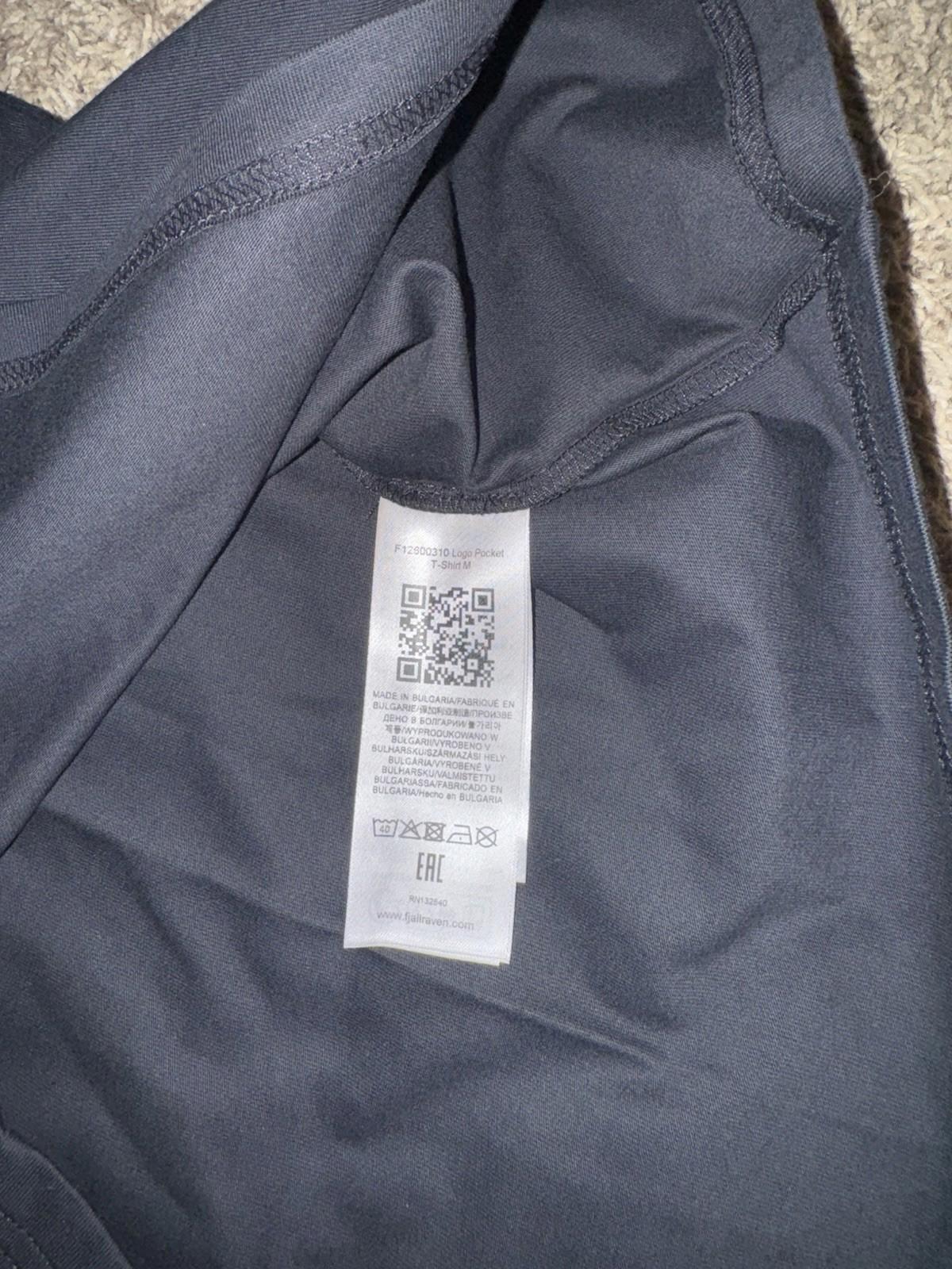 NEW! Limited Edition, RARE ￼Fjallraven Logo Pocket T-Shirt Black medium NEW