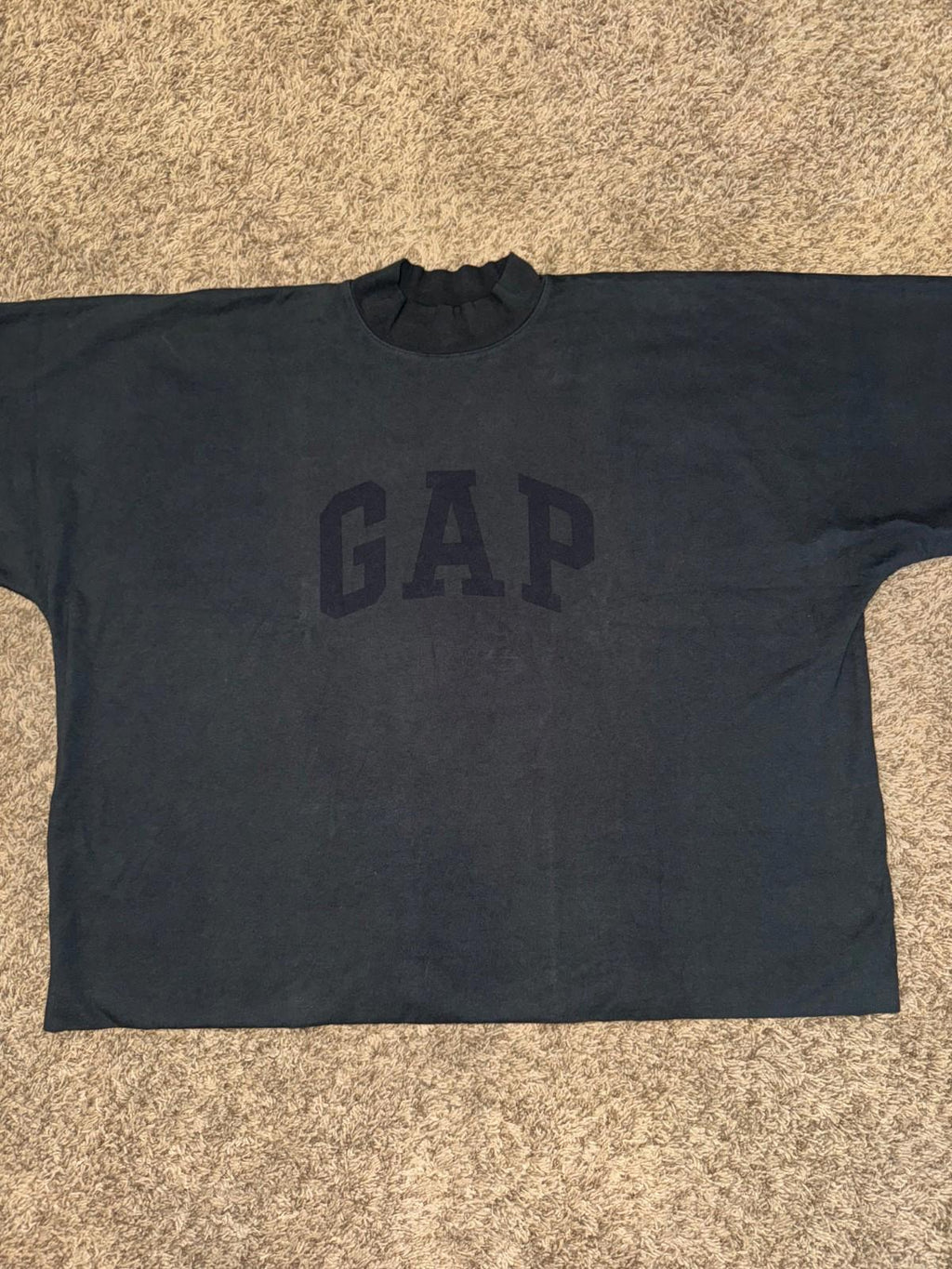 NEW Yeezy x GAP Dove No Seam Short Sleeve Size Men’s MED NWOT