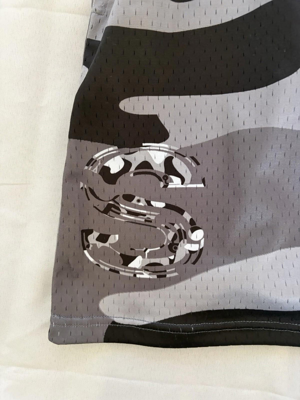 Men Mesh Camo Shorts 2 Pockets Jersey Athletic Basketball Gym Fitness Run NWOT
