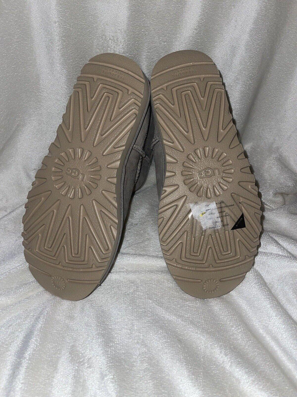 UGG CLASSIC MINI II Women’s Size 6 Sheepskin Ankle Boots
