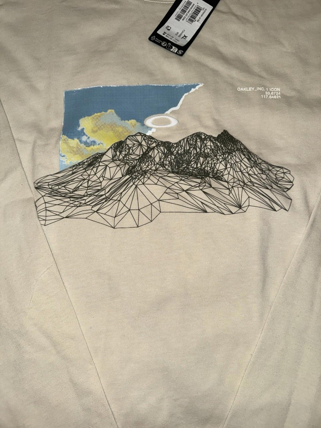 NEW Oakley Outdoor long-sleeve tee In mist color XL. MSRP $50 NWT