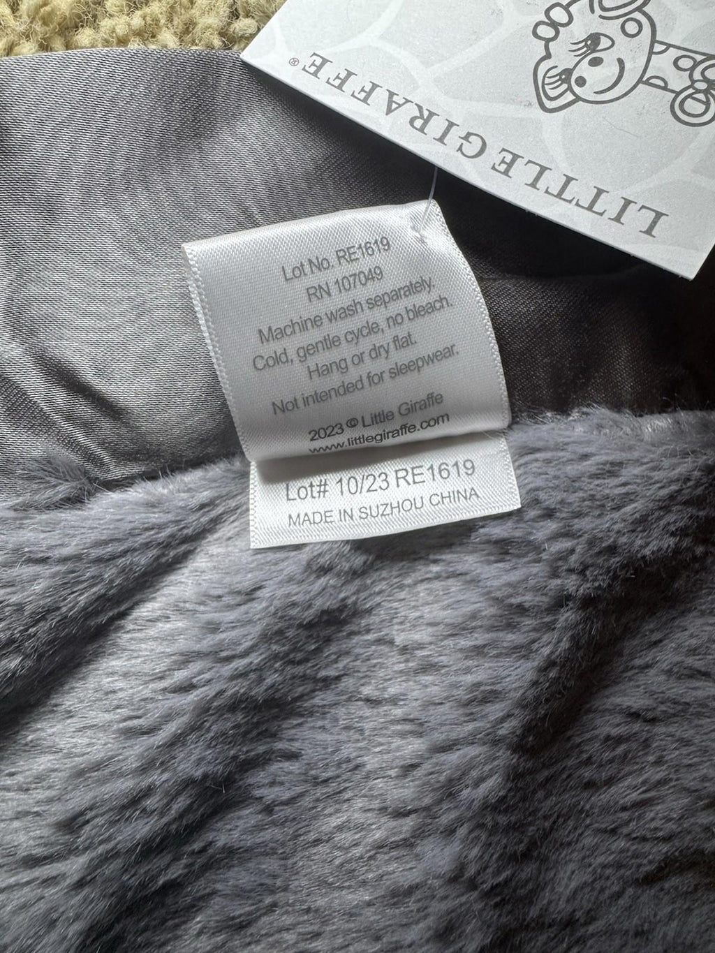 New LITTLE GIRAFFE Chenille Charcoal Baby Blanket Size 29"×35"