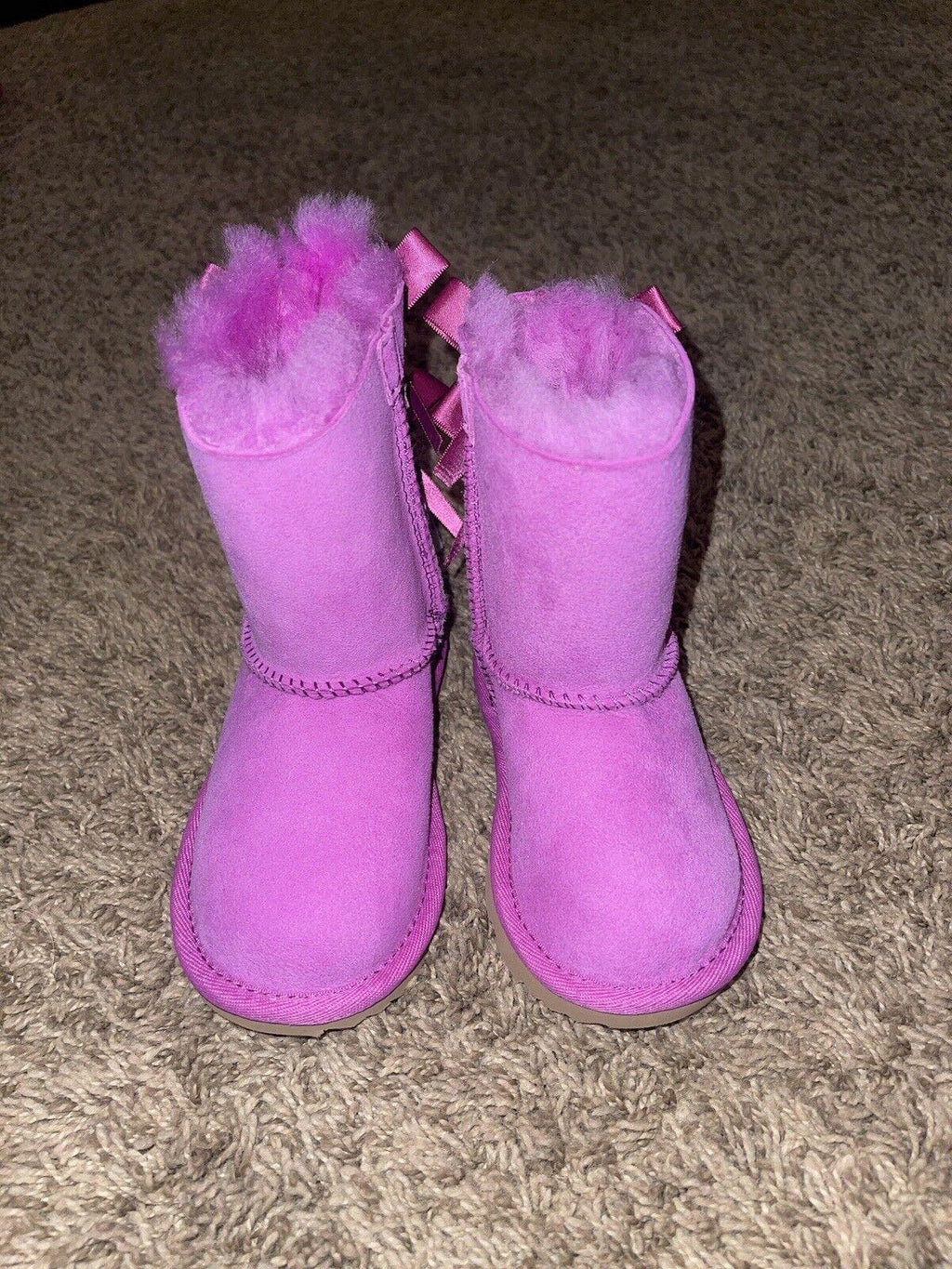 UGG Girl's Toddler Bailey Bow Suede Shearling Boots Size 6