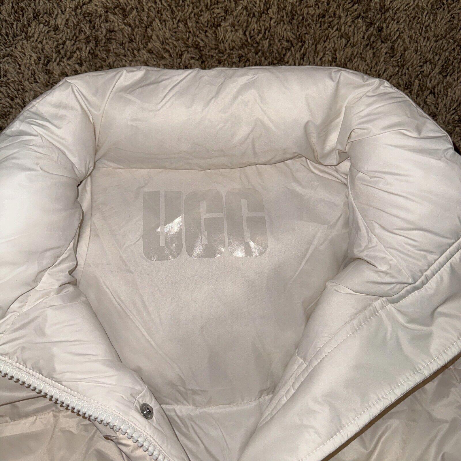UGG Womens Sydnee Reversible Puffer Vest White/Cream Size-L