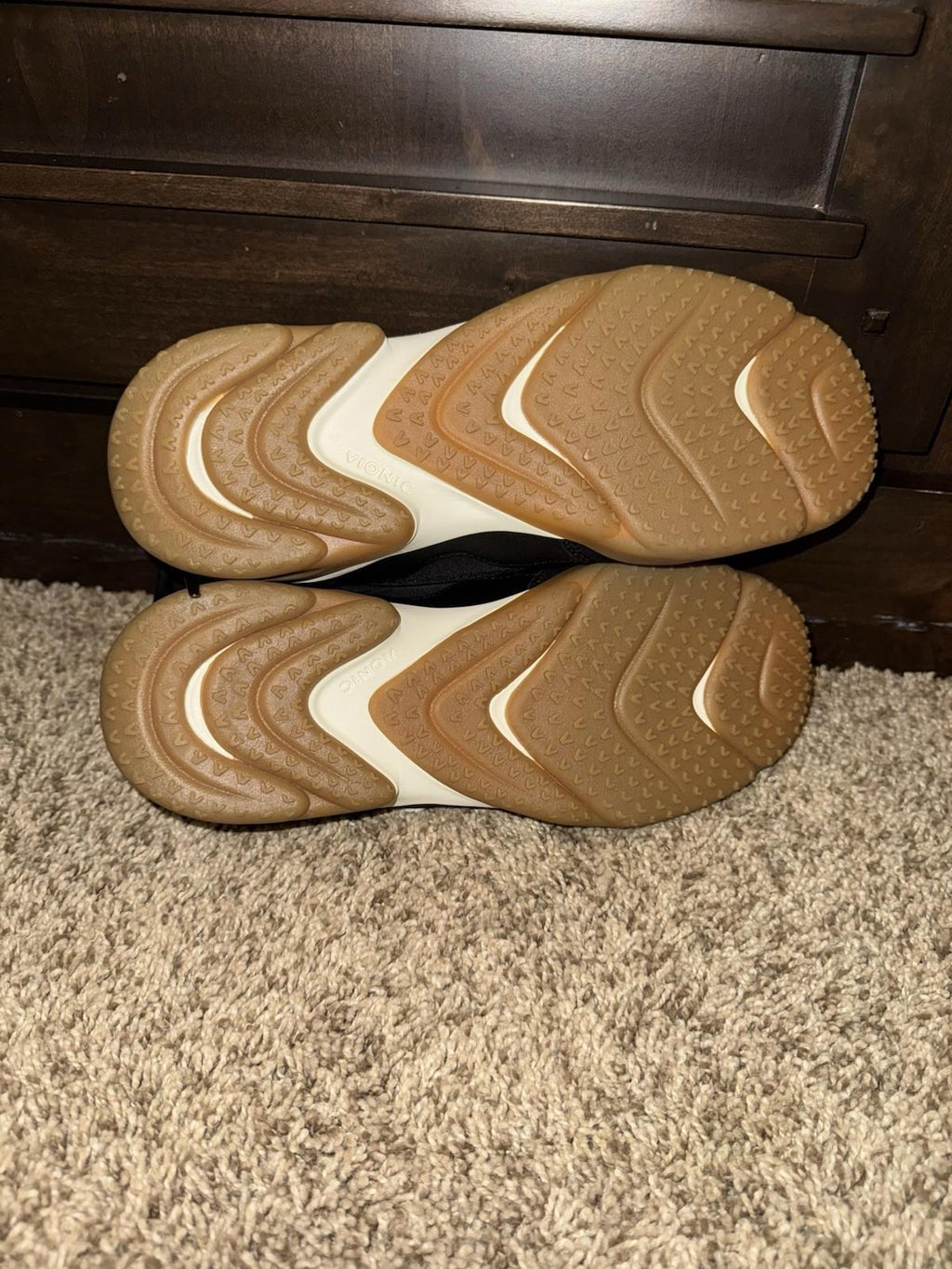 Vionic Women's Walk Slim Glide Sneaker Sz 9 US. NWOB