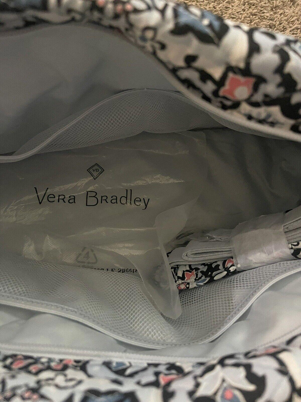 VERA BRADLEY GRAND TRAVELER BAG IN Lisbon Medallion NWT STILL IN BAG