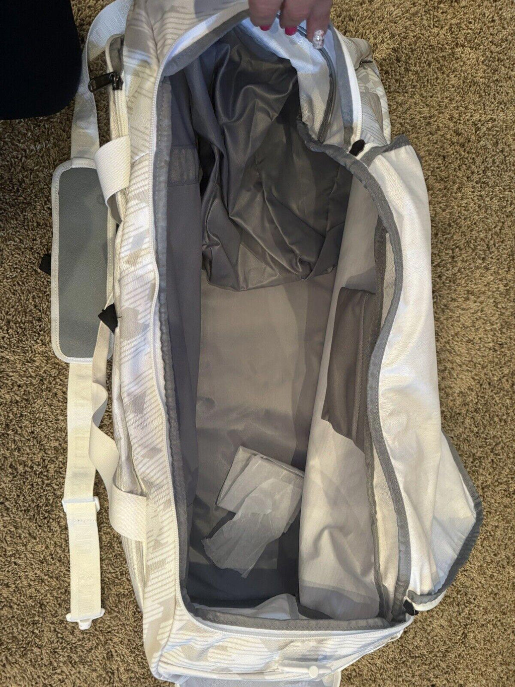 Under Armour Association UAA Basketball Duffle Bag w Pockets