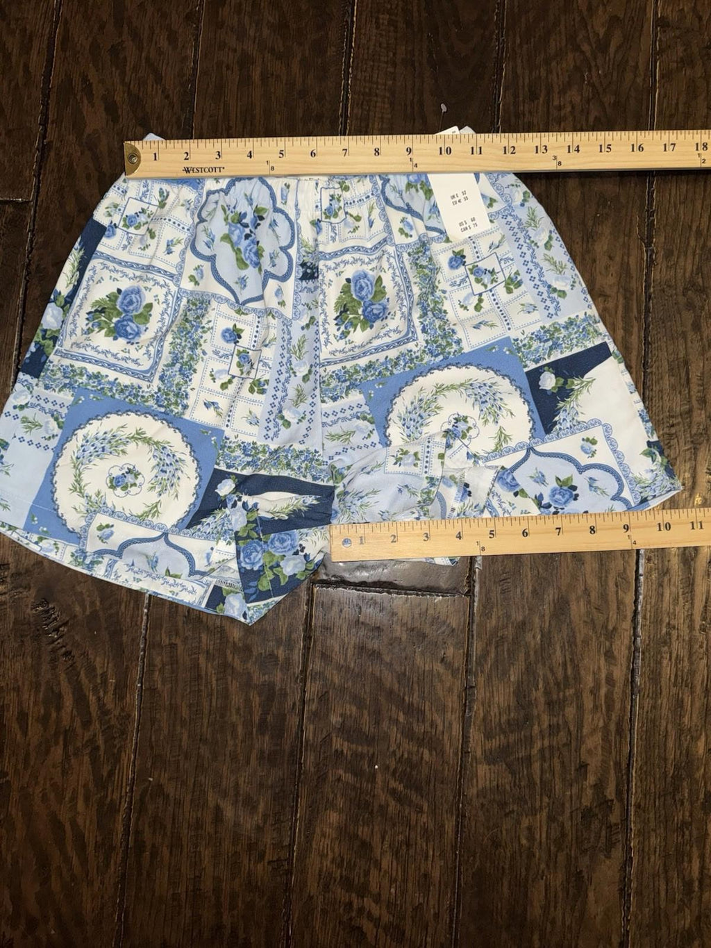 NEW Abercrombie & Fitch Blue Faux Silk Pull-On Short Blue floral- Size XXS