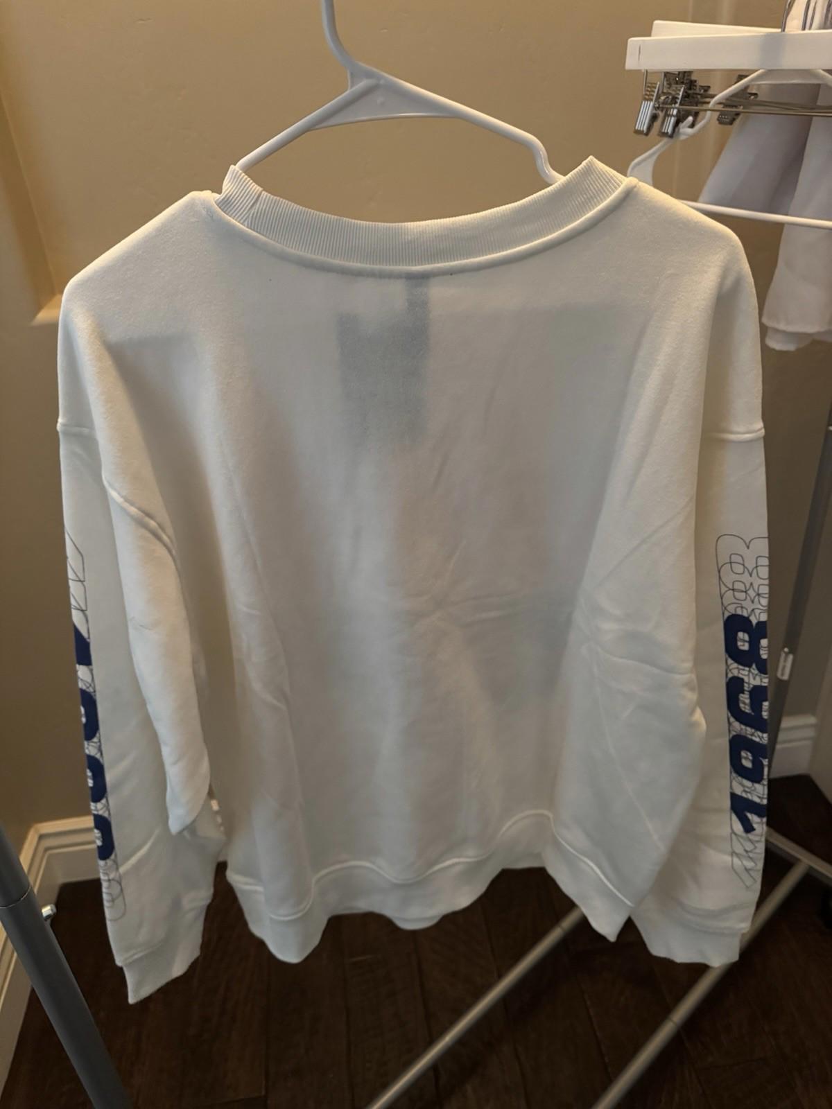 NEW! H&M Hot Wheels SweatShirt White W/Blue & Red NWT Medium