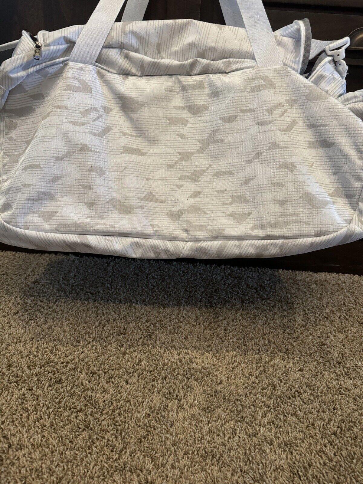 Under Armour Association UAA Basketball Duffle Bag w Pockets