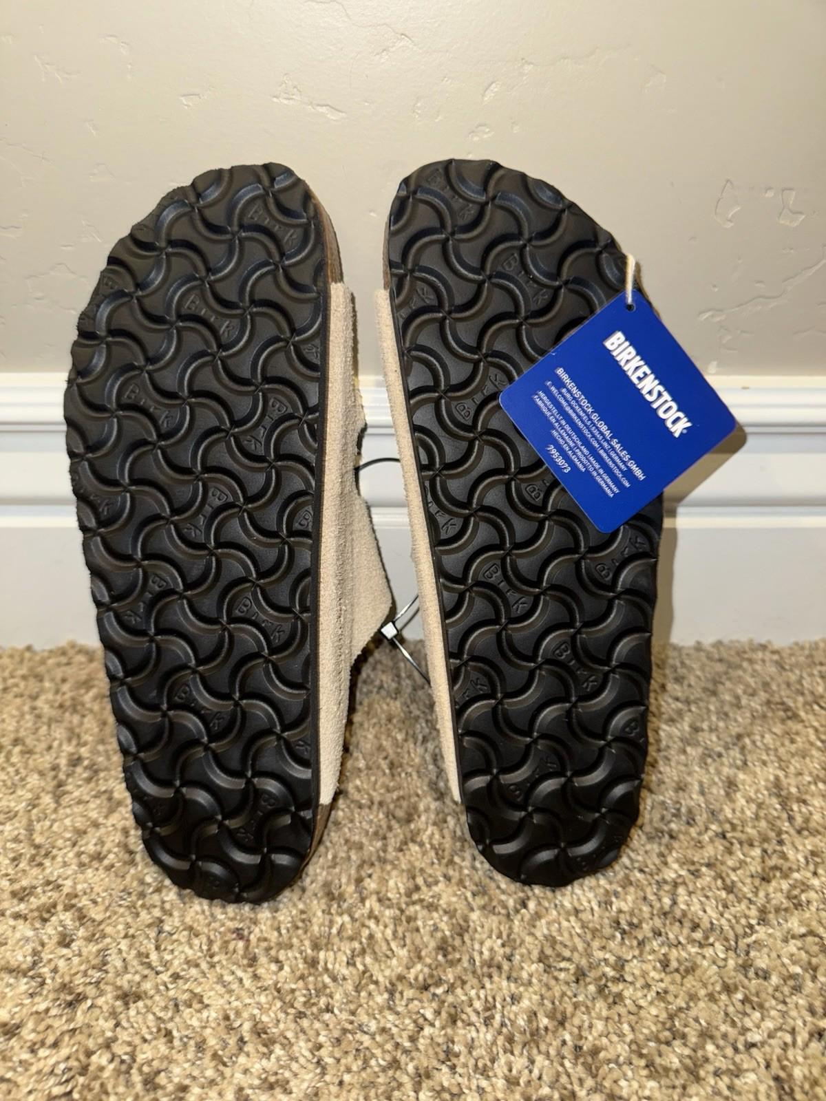 NWOB Birkenstock Arizona Suede Leather sandals in sandcastle. Soft Footbed NEW