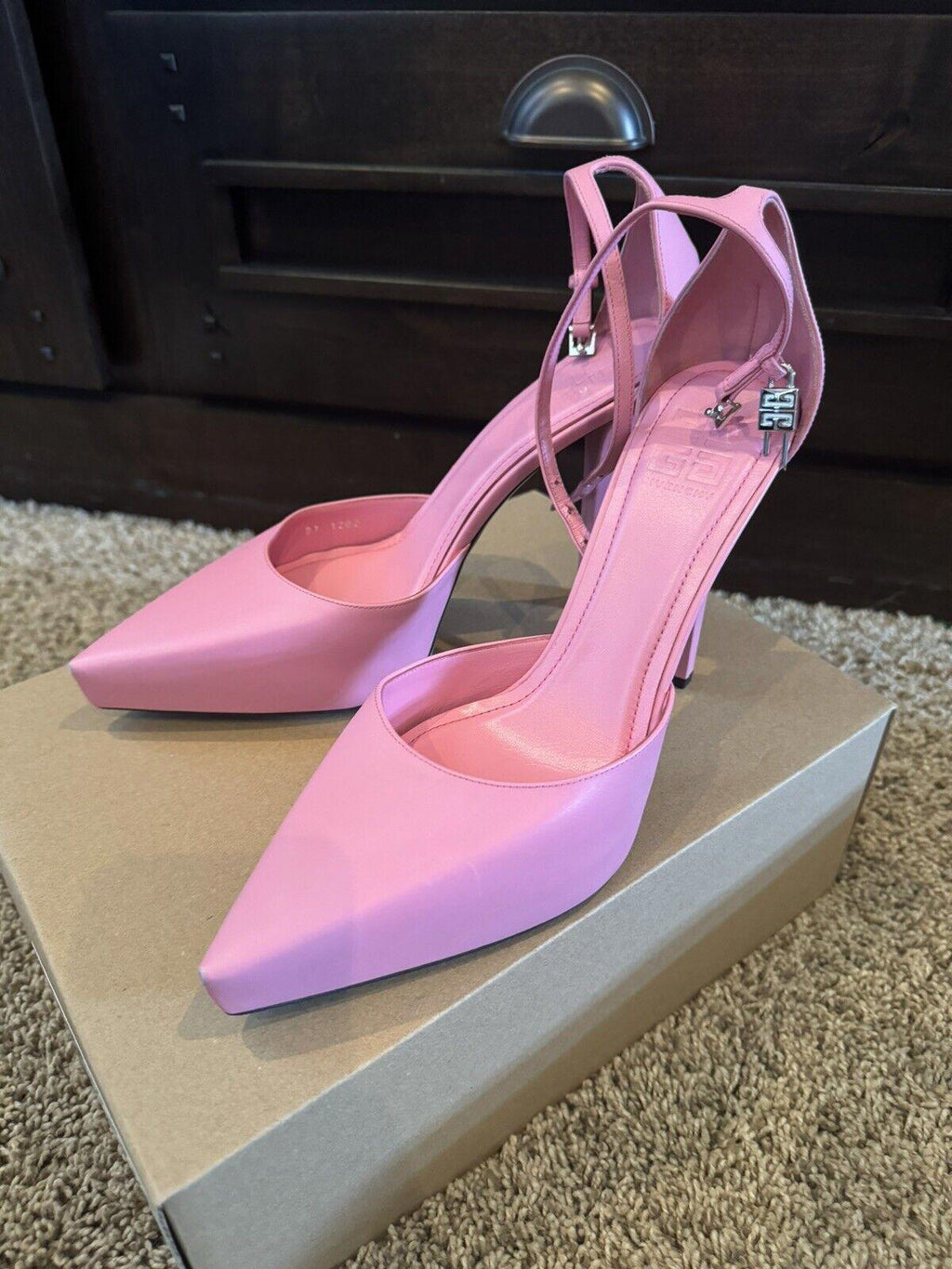 Givenchy G-Lock Platform Pumps in Leather Pink  Sz. 40 EU (9.5 US, 7 UK) NEW