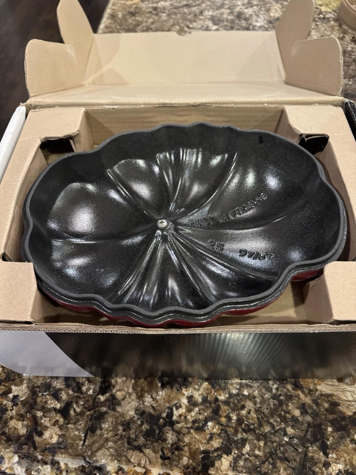 STAUB Cast Iron Tomato Cocotte Dutch Oven RED New With Box 2.9L RED