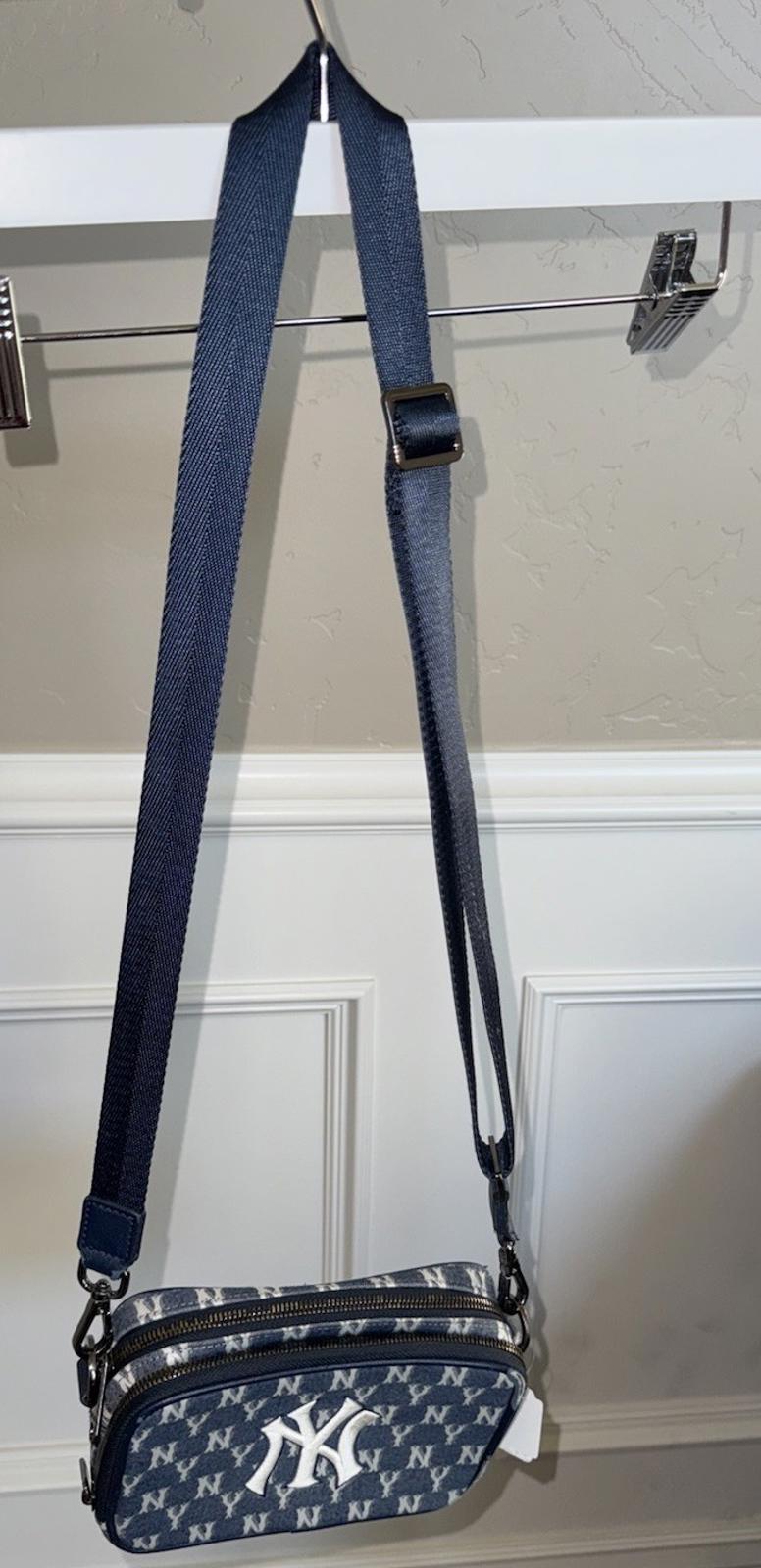 Hard To Find RARE NY Yankees MLB CROSS BAG NEW YORK YANKEES NWOT
