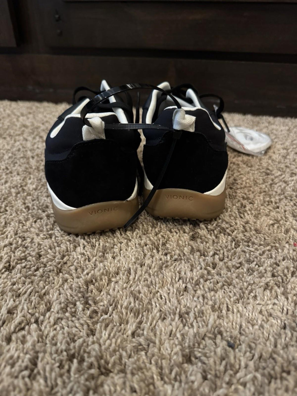 Vionic Women's Walk Slim Glide Sneaker Sz 9 US. NWOB