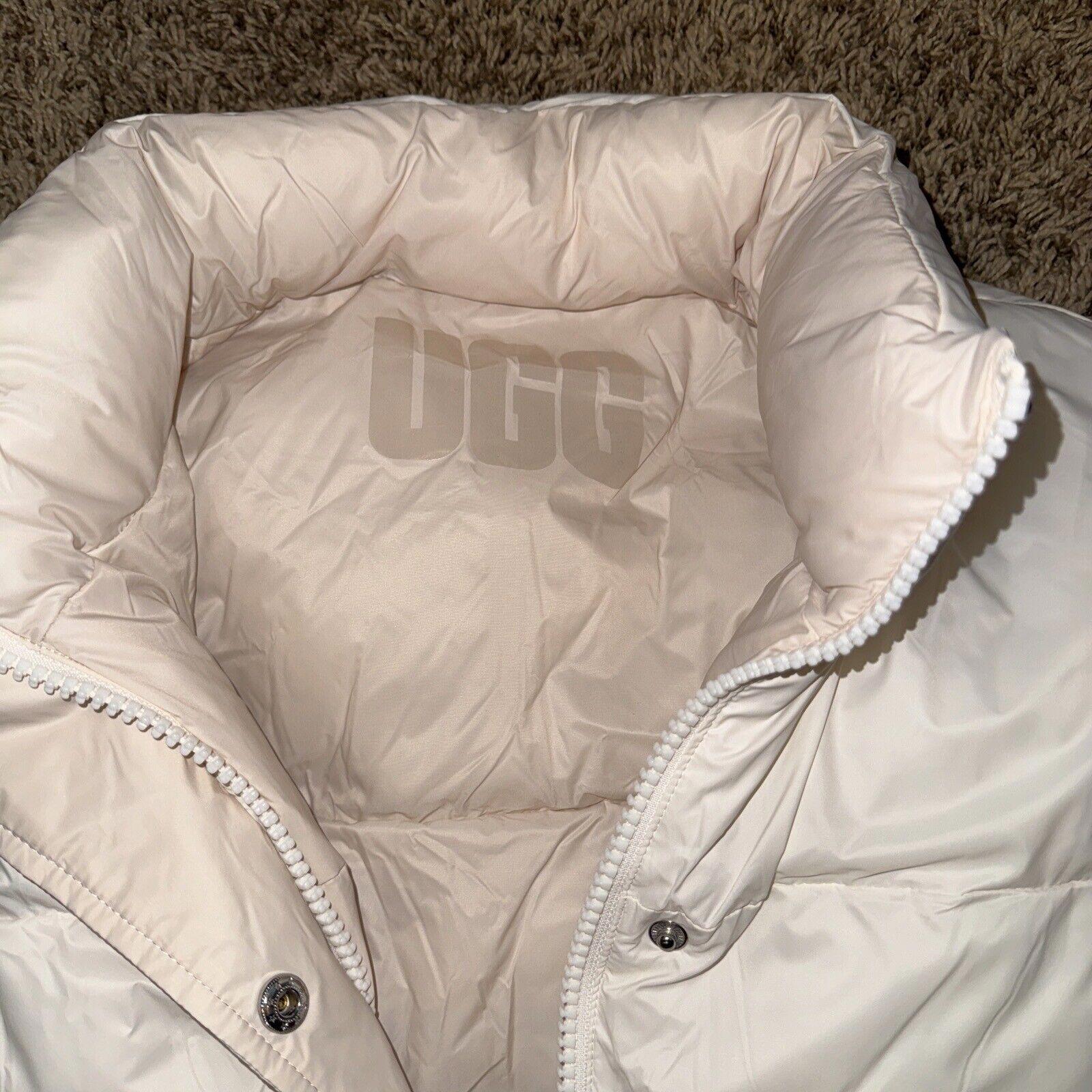 UGG Womens Sydnee Reversible Puffer Vest White/Cream Size-L