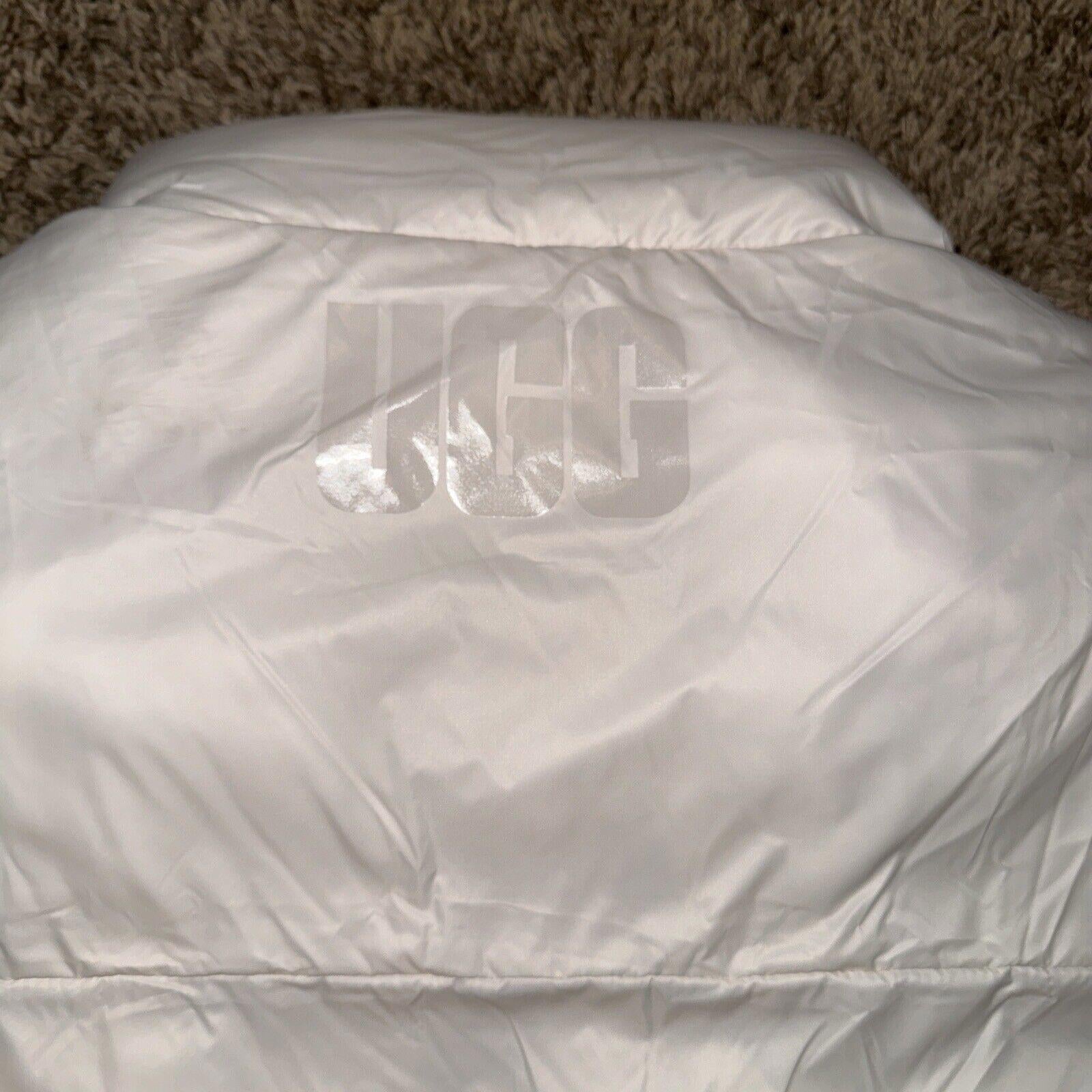 UGG Womens Sydnee Reversible Puffer Vest White/Cream Size-L