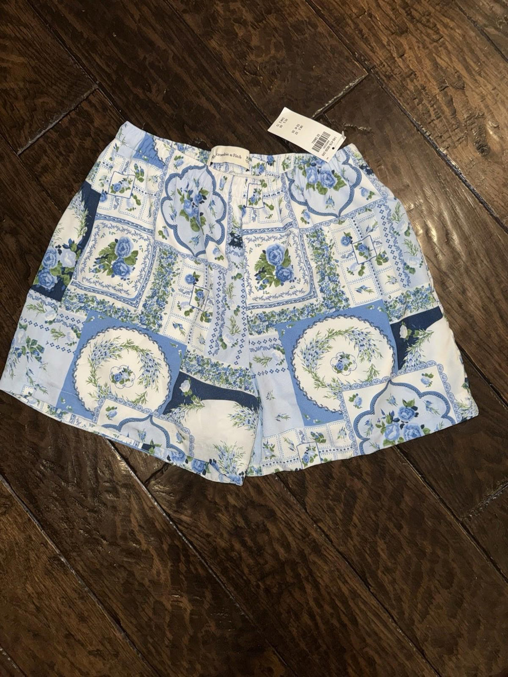 NEW Abercrombie & Fitch Blue Faux Silk Pull-On Short Blue floral- Size XXS