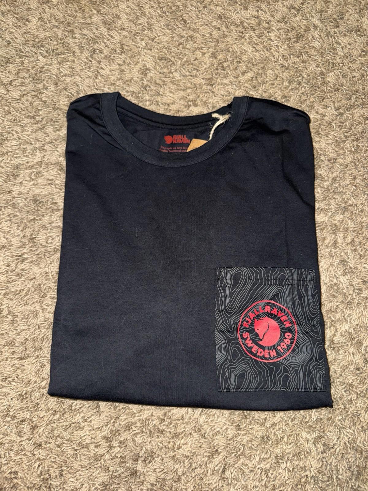 NEW! Limited Edition, RARE ￼Fjallraven Logo Pocket T-Shirt Black medium NEW