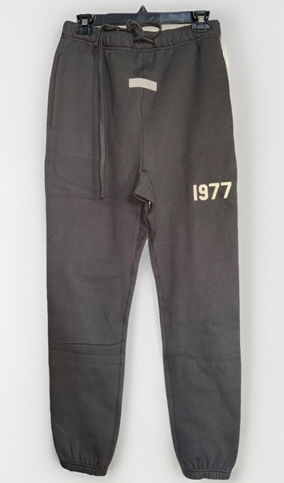 NWT FOG Fear of God Essentials 1977 Tapered Joggers Sweatpants Size XSmall Iron