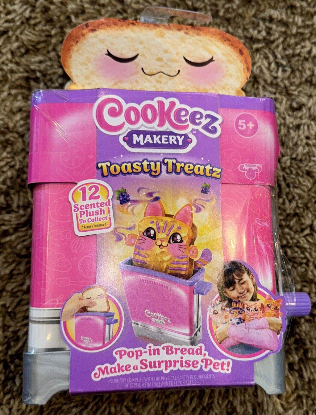 Cookeez Makery TOASTY TREATZ Toaster Oven Toy Scented Surprise Baked Plush Pet