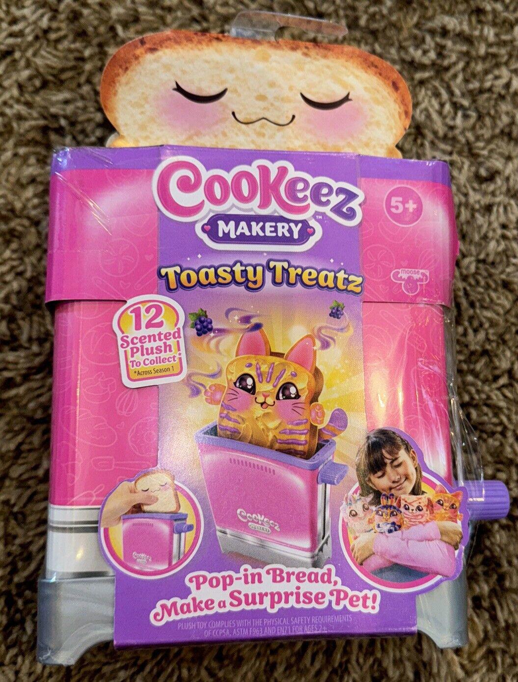 Cookeez Makery TOASTY TREATZ Toaster Oven Toy Scented Surprise Baked Plush Pet