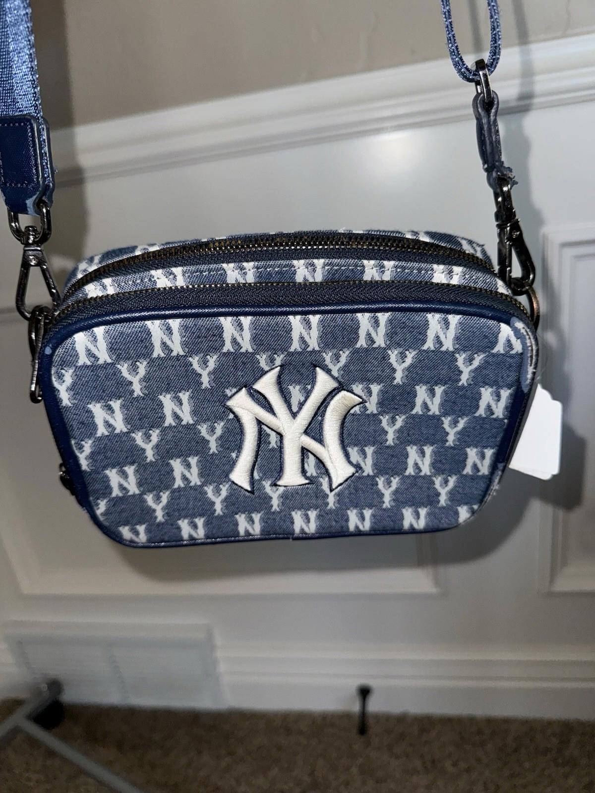 Hard To Find RARE NY Yankees MLB CROSS BAG NEW YORK YANKEES NWOT