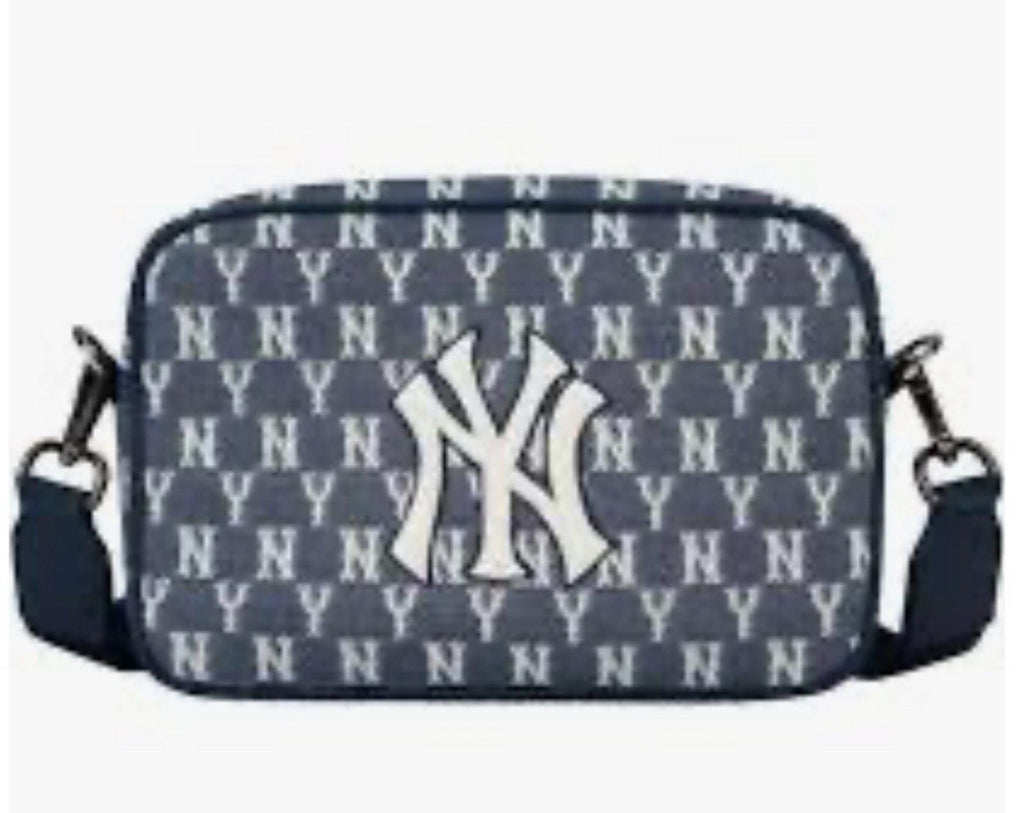 Hard To Find RARE NY Yankees MLB CROSS BAG NEW YORK YANKEES NWOT