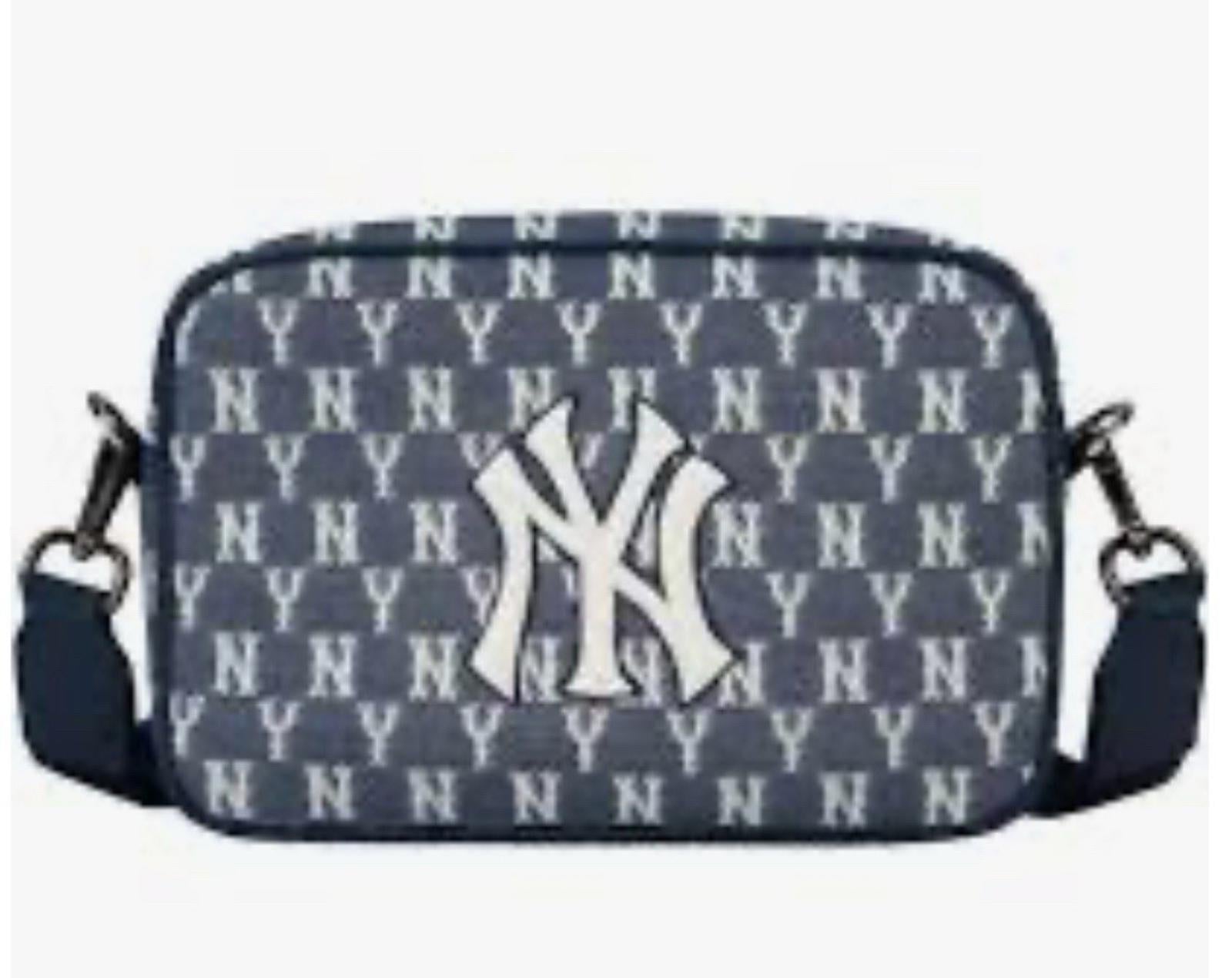 Hard To Find RARE NY Yankees MLB CROSS BAG NEW YORK YANKEES NWOT