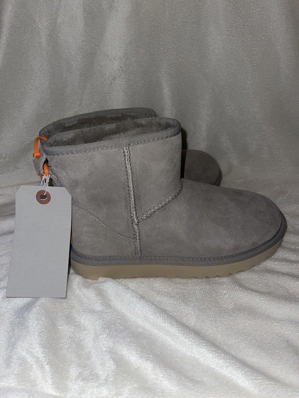 UGG CLASSIC MINI II Women’s Size 6 Sheepskin Ankle Boots
