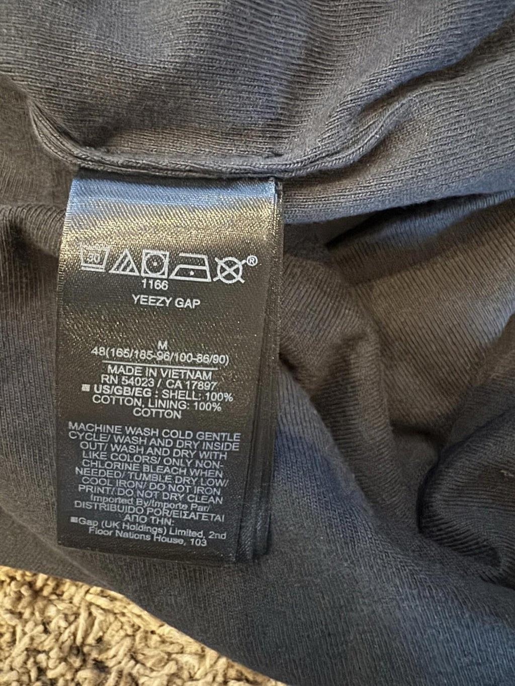 NEW Yeezy x GAP Dove No Seam Short Sleeve Size Men’s MED NWOT