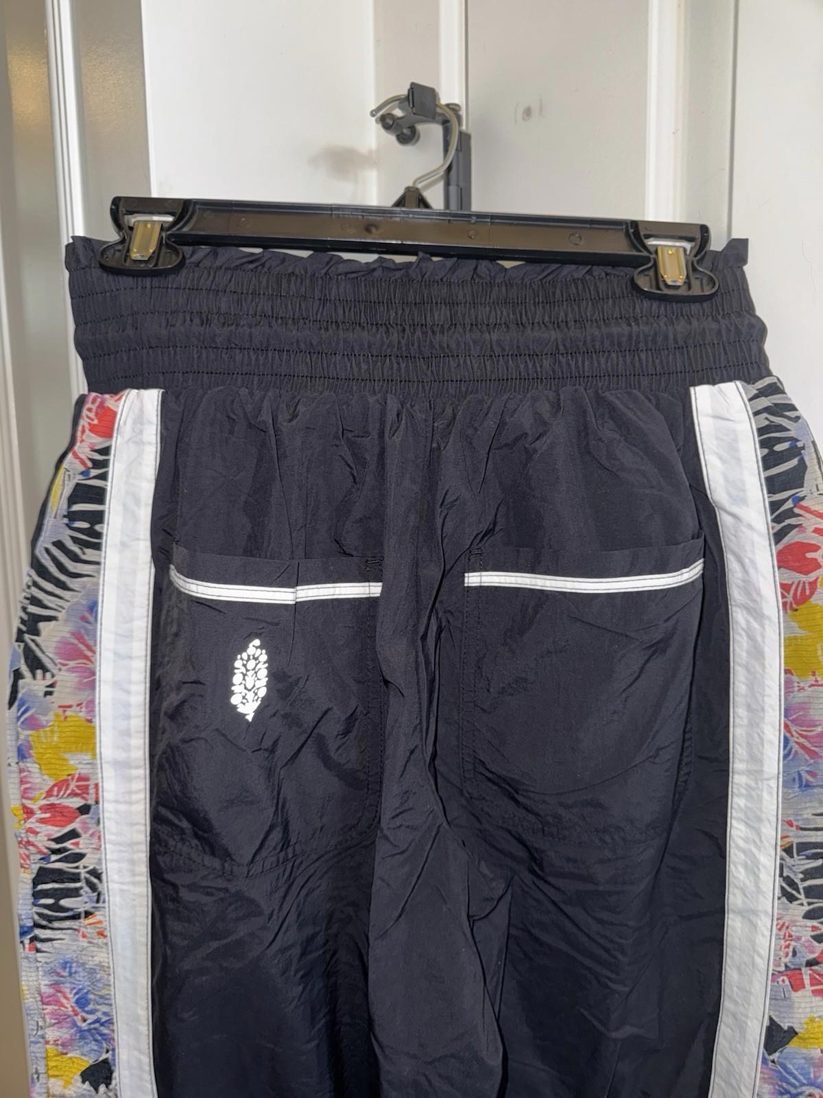 FP Movement Champ Is Here Printed Pants Black Floral Womens XS Track Pants NEW!
