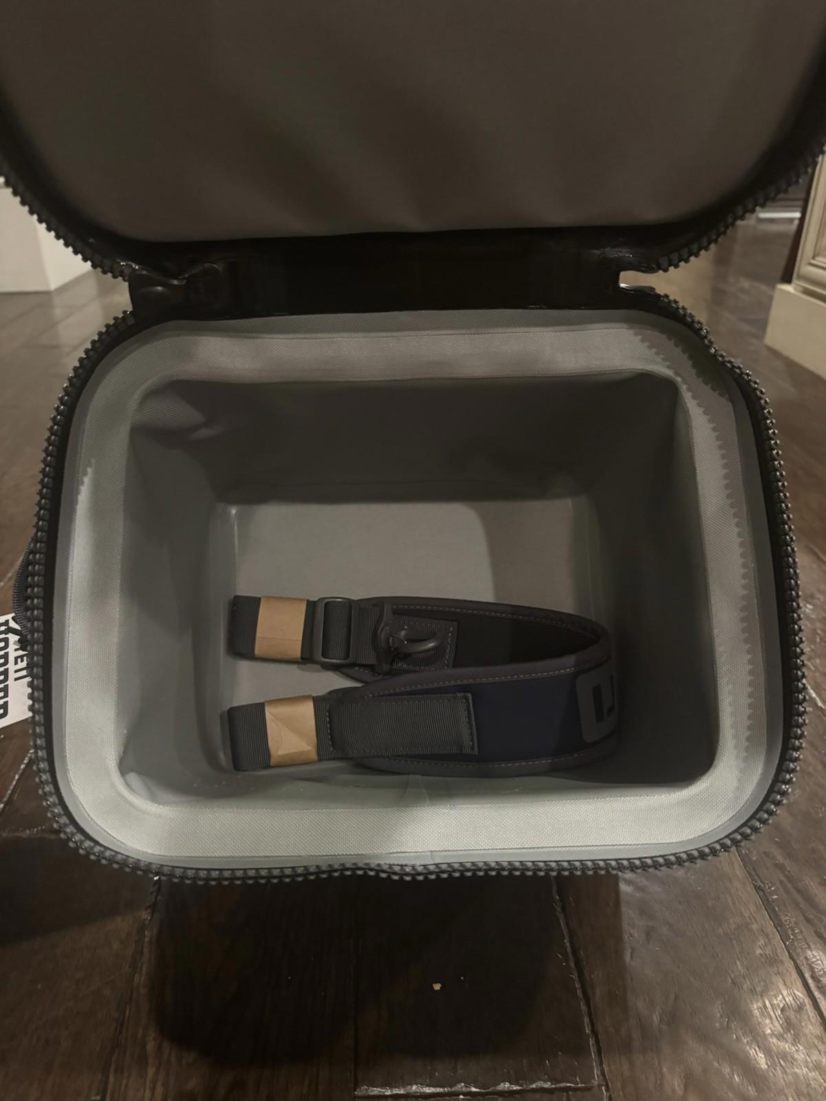 NEW! YETI Hopper Flip 12 Portable Soft Cooler, Navy Blue