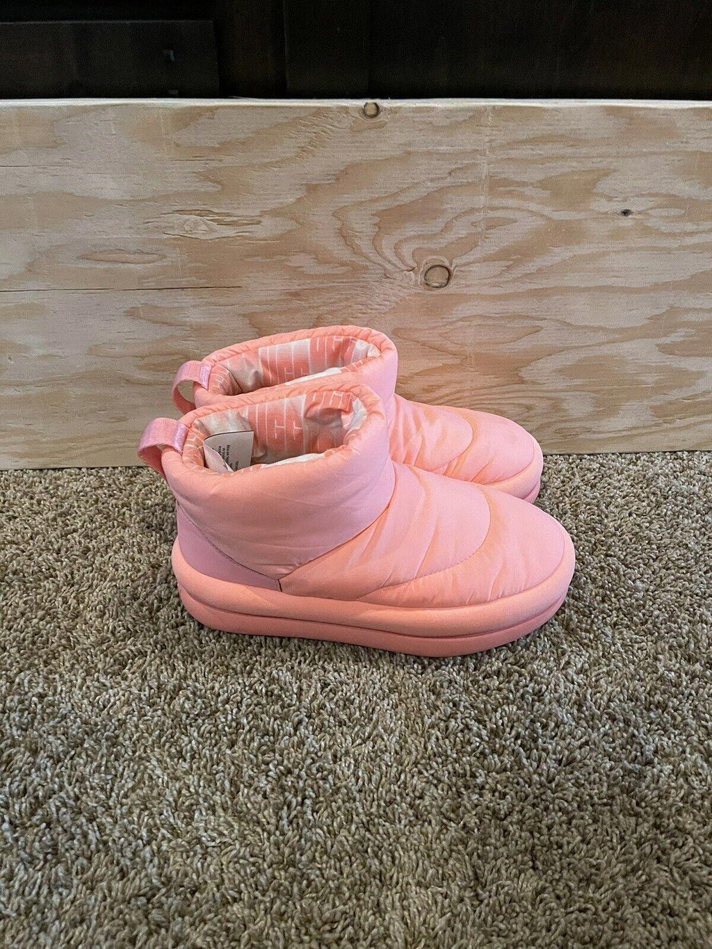 UGG Classic Maxi Mini Boots Women's Size 6 Sweetheart